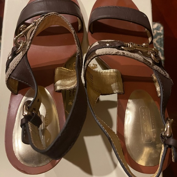 Limited addition coach sandals - Picture 3 of 3